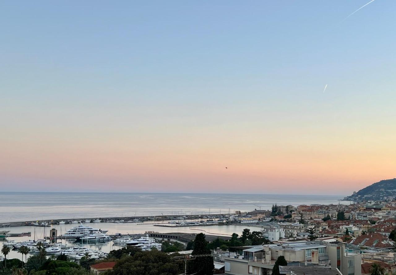 Special Home Vista Mare E Parcheggio Privato 圣雷默 外观 照片